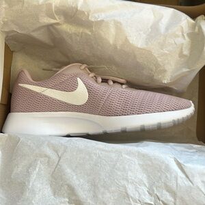 Nike Tanjun in a pretty light purple. BNWT.